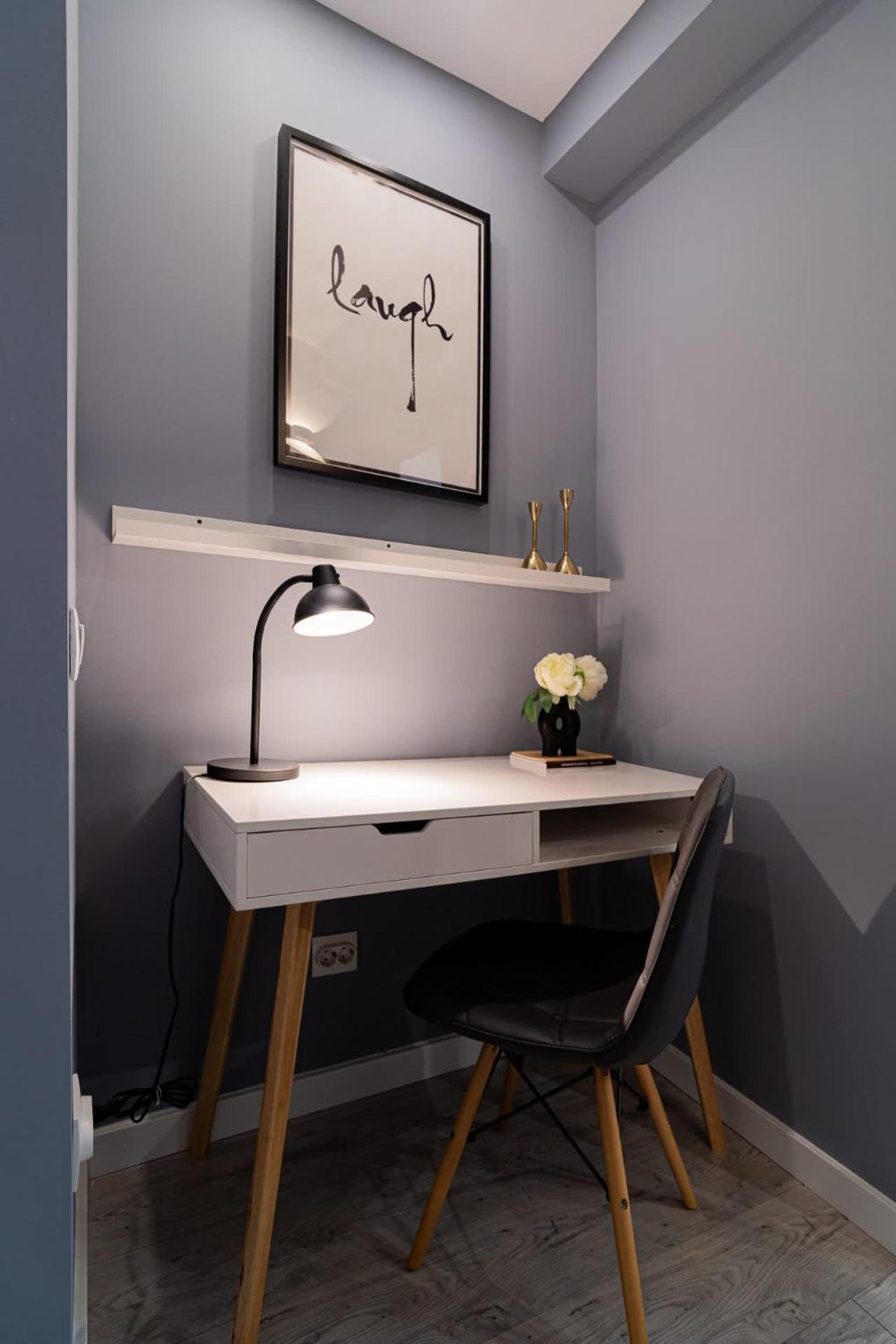 Chic Black & White 2Br Retreat On Dambovitei Bucharest Luaran gambar