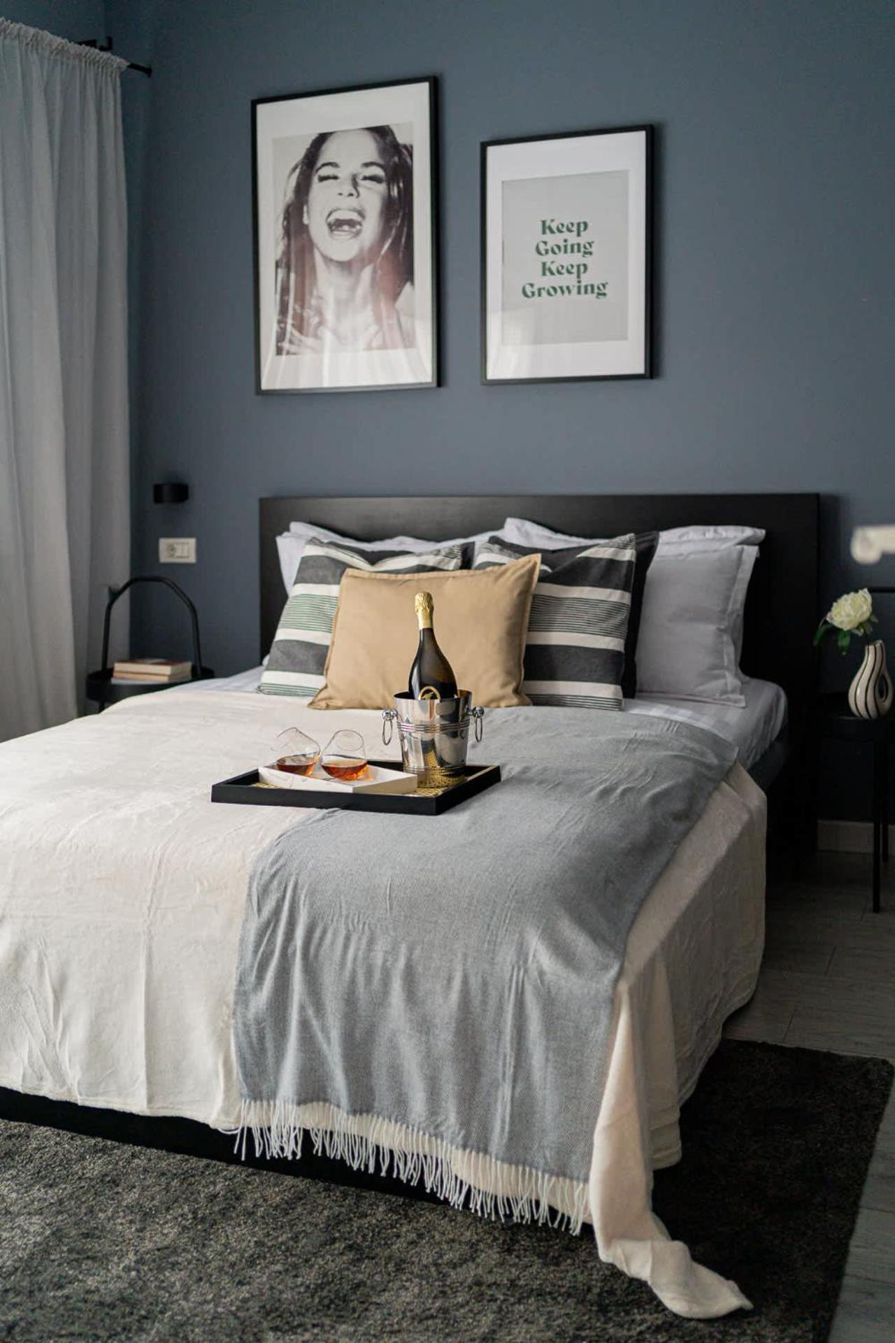 Chic Black & White 2Br Retreat On Dambovitei Bucharest Luaran gambar