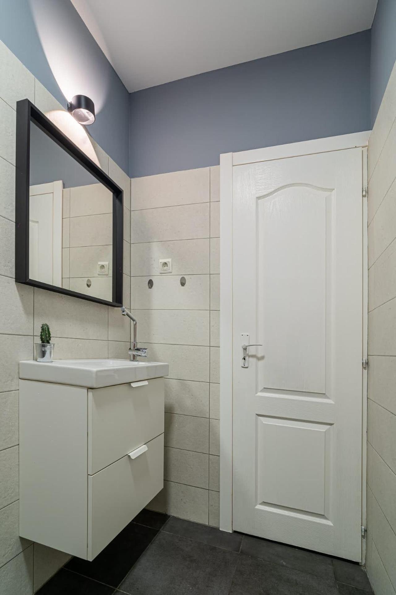 Chic Black & White 2Br Retreat On Dambovitei Bucharest Luaran gambar