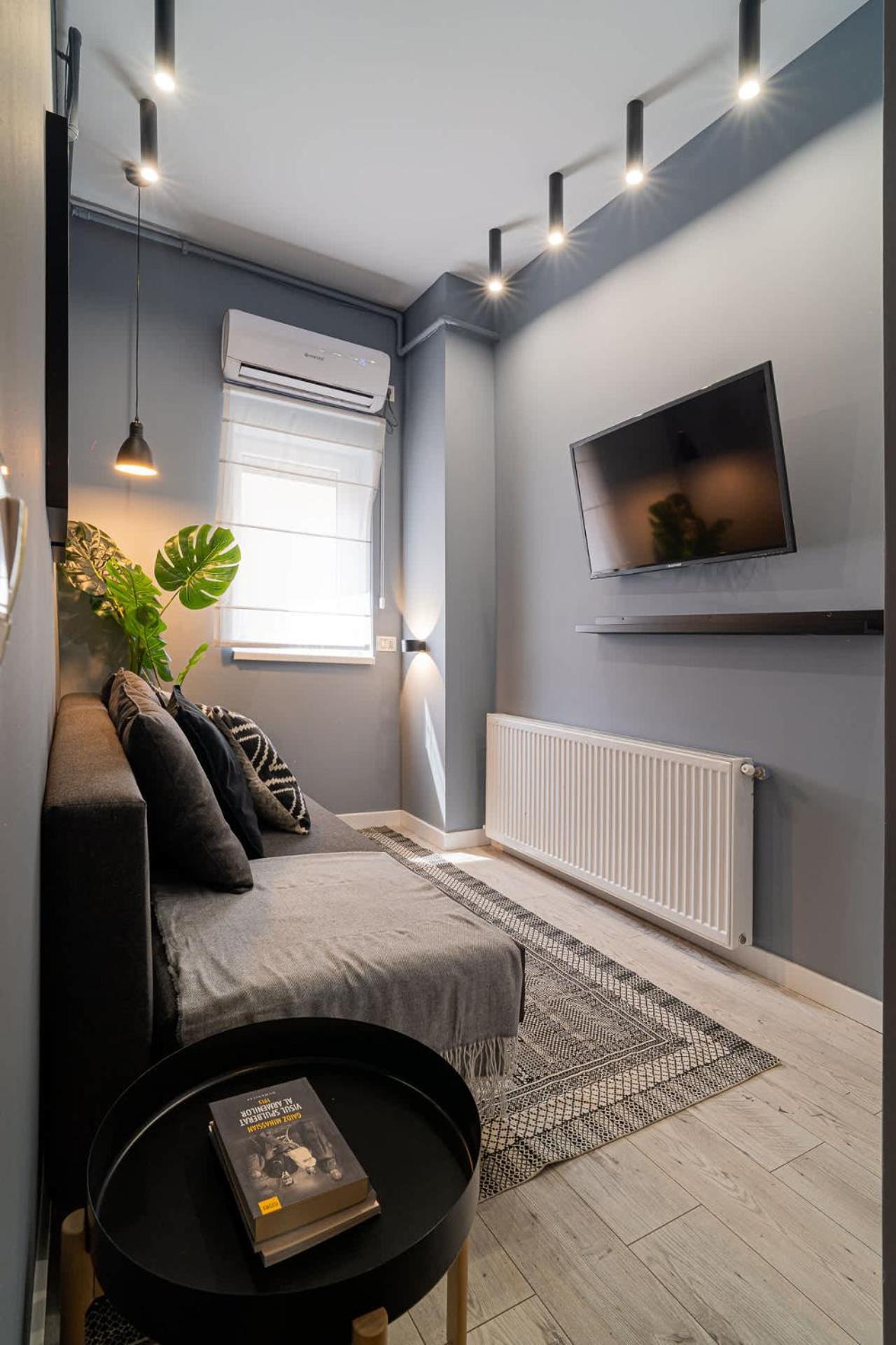 Chic Black & White 2Br Retreat On Dambovitei Bucharest Luaran gambar