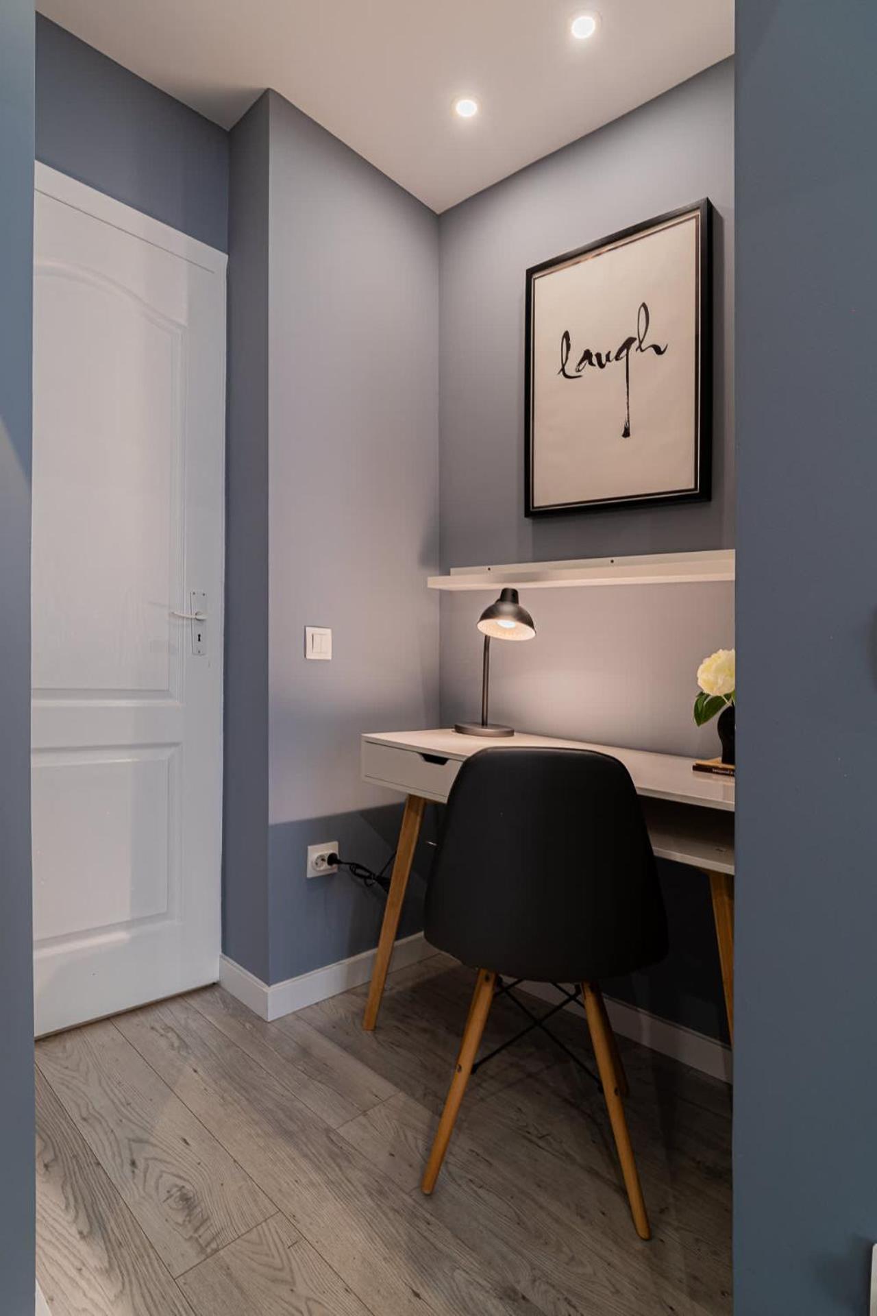 Chic Black & White 2Br Retreat On Dambovitei Bucharest Luaran gambar