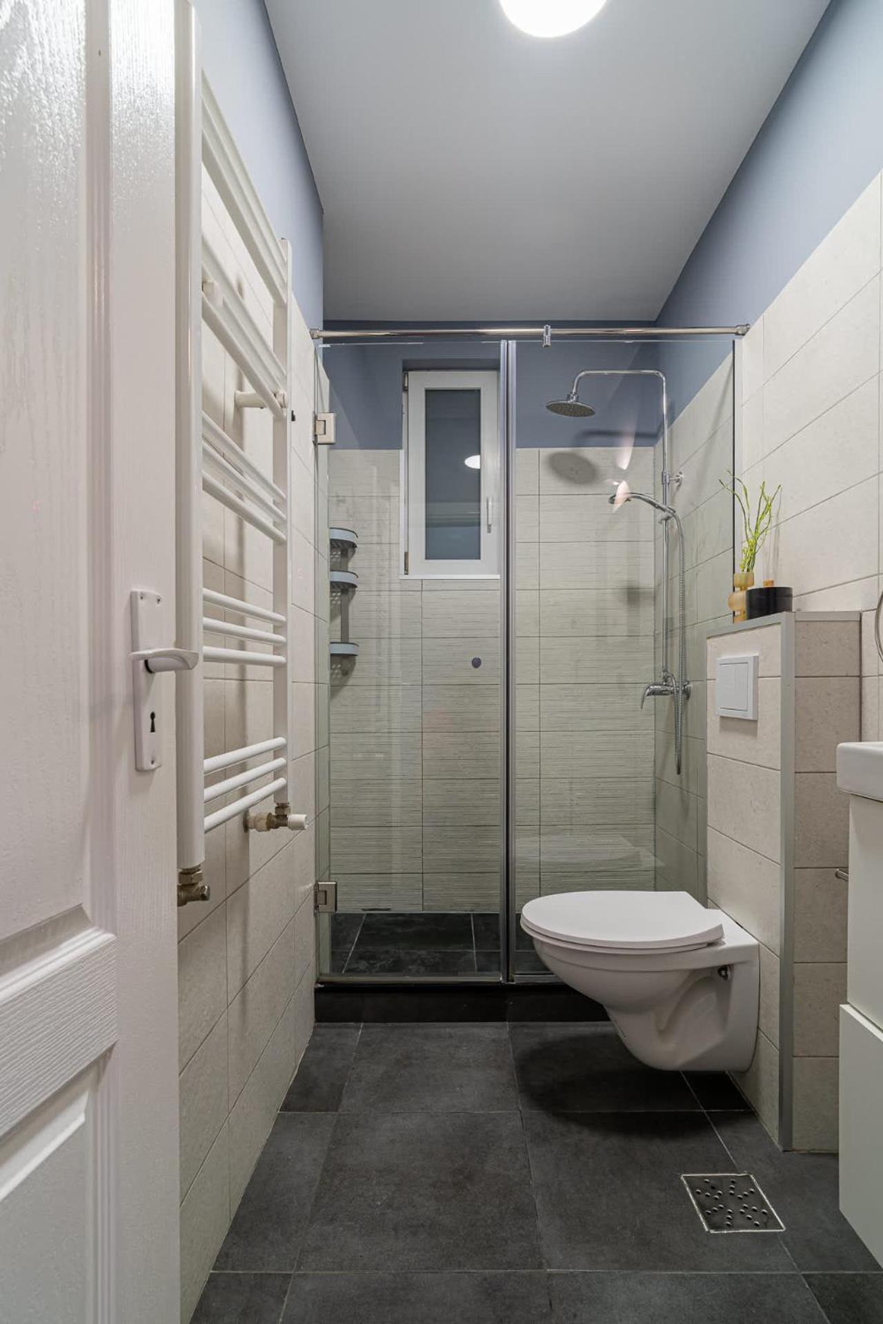 Chic Black & White 2Br Retreat On Dambovitei Bucharest Luaran gambar