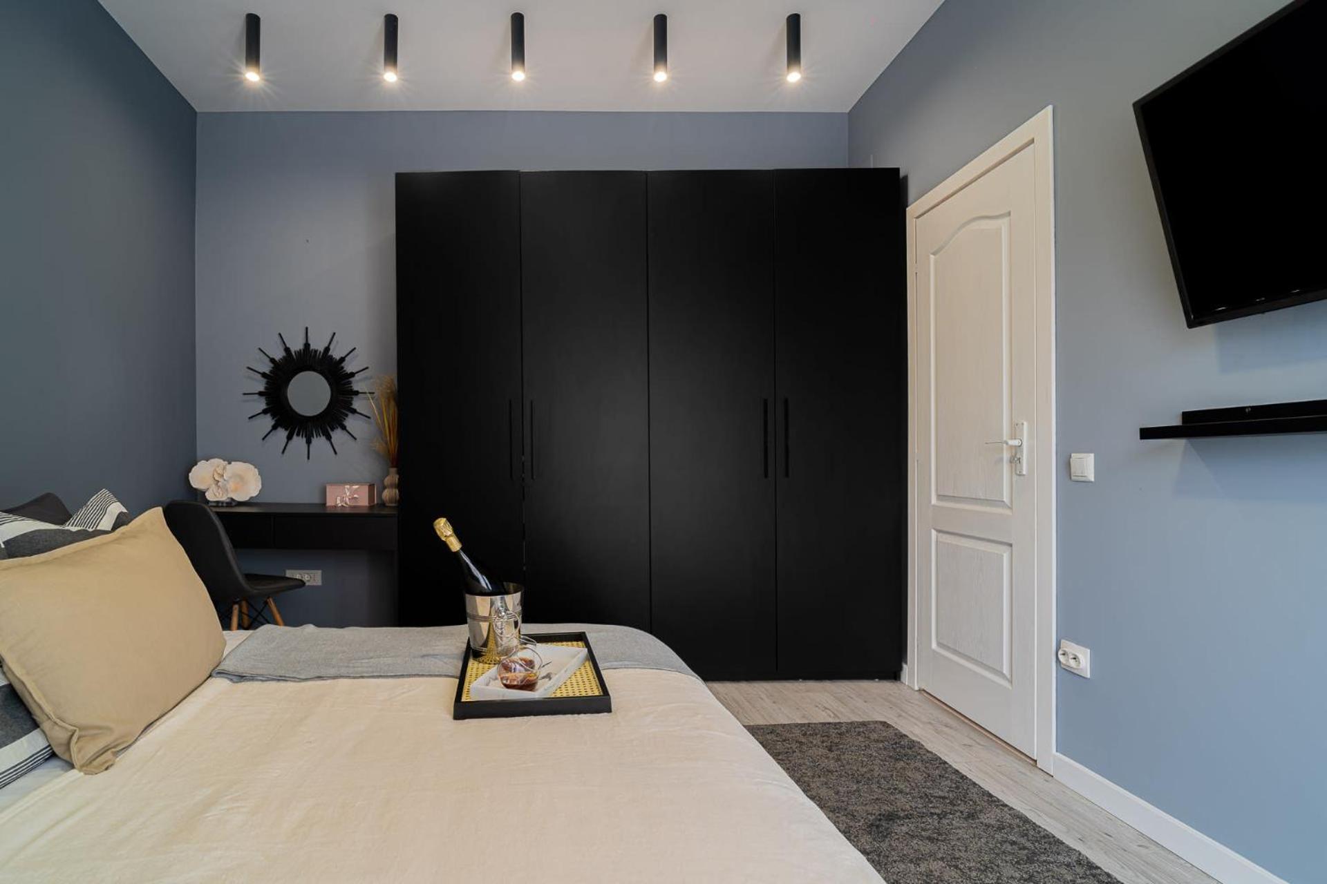 Chic Black & White 2Br Retreat On Dambovitei Bucharest Luaran gambar