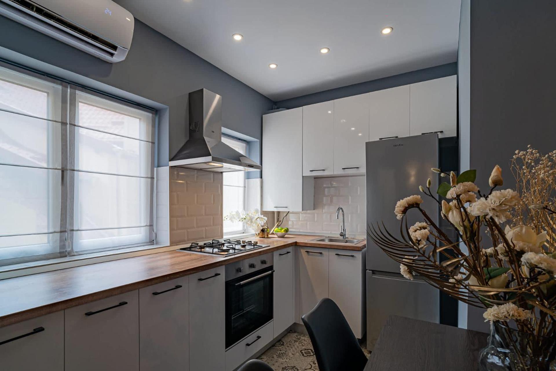 Chic Black & White 2Br Retreat On Dambovitei Bucharest Luaran gambar