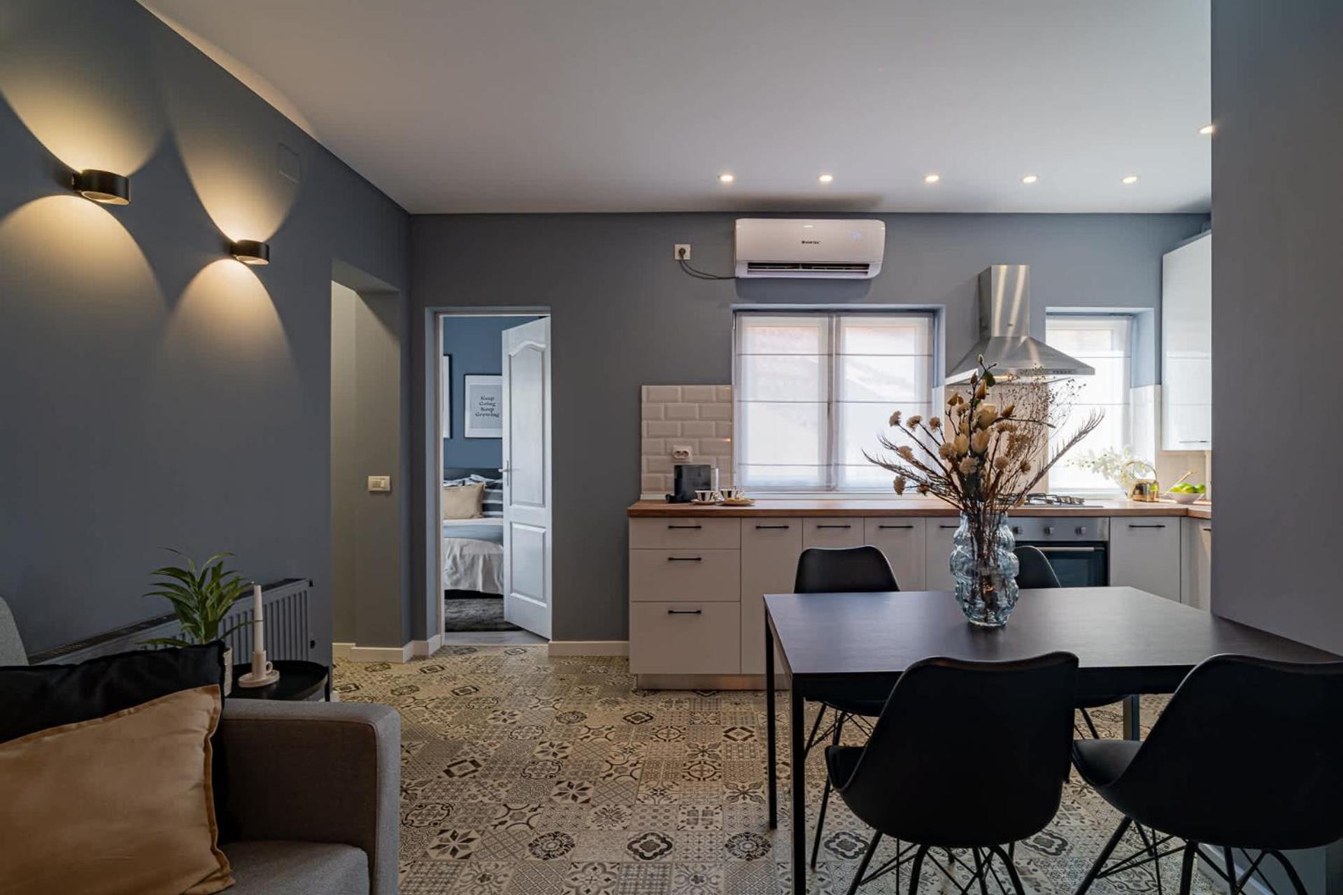 Chic Black & White 2Br Retreat On Dambovitei Bucharest Luaran gambar