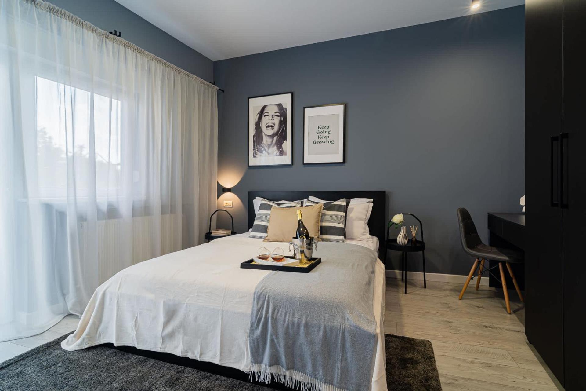Chic Black & White 2Br Retreat On Dambovitei Bucharest Luaran gambar